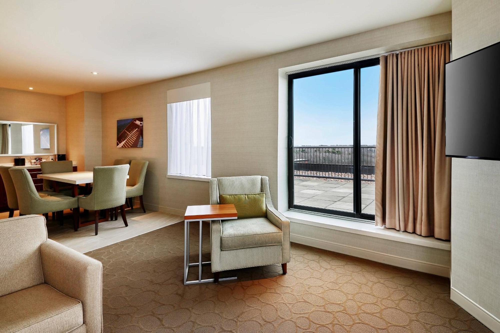 Delta Hotels By Marriott Dartmouth Екстериор снимка